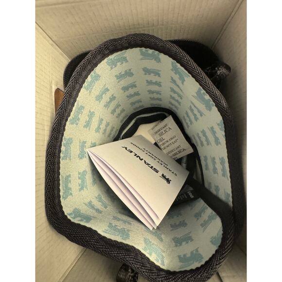 Stanley The All Day 40 oz. quencher carry all NIB Black - Picture 3 of 3